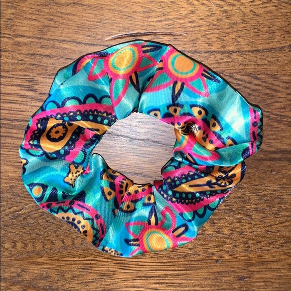 𝐓𝐞𝐚𝐥 𝐏𝐚𝐢𝐬𝐥𝐞𝐲 𝐒𝐜𝐫𝐮𝐧𝐜𝐡𝐢𝐞 - Picture 2 of 4